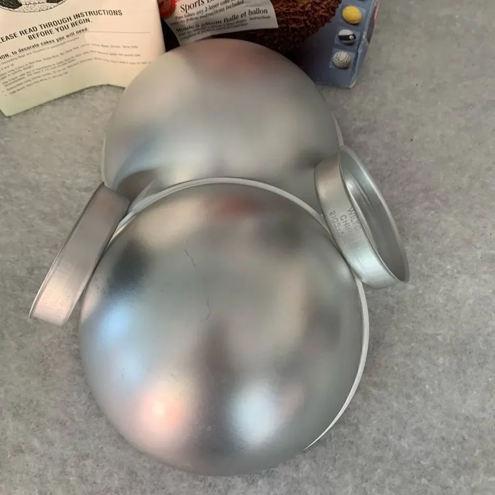 Wilton 3D Sports Ball Pan 2105-6506 With Instructions